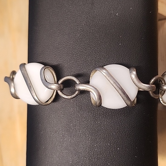 Vintage 925 & White Glass Bracelet - Picture 2 of 5